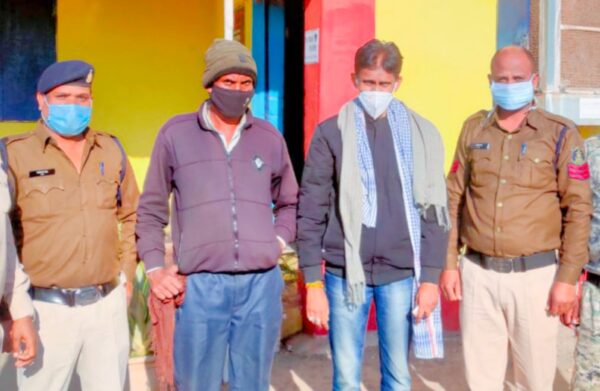 police arrested 02 accused who cheated by taking Rs 250000 for job chhattisgarh Indian News