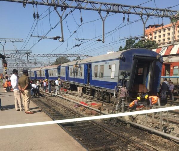 pune-maharashtra-two-coaches-of-memu-train-derailed-from-railway-track-Indian-news