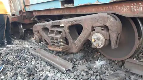 train-bogey-derail-up-lucknow-mathura-Indian News